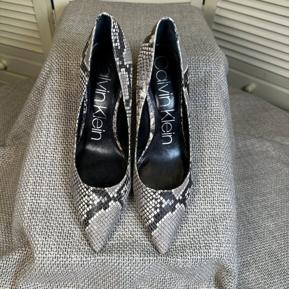Calvin Klein Faux Snakeskin Pointed Toe Pumps • Size 9.5 • Statement Heels - Picture 2 of 8